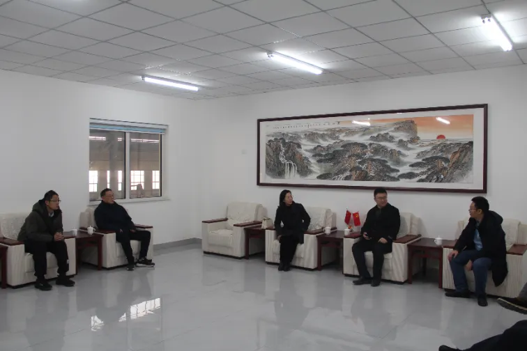 ​Diamo il benvenuto a una delegazione dell'Università di Architettura dello Shandong per visitare lo stabilimento ed esplorare la collaborazione